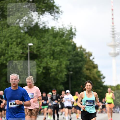 29.06.2025 - hella hamburg halbmarathon Dr. Thomas Lammeyer http://msf.ph/oto/8303537 29.06.2025 10:38:05 Kennedybrücke 1189, 1275, 1764, 1896, 2038, 2526, 2933, 3264, 3340, 3345, 3848, 4433, 4445, 4449, 4807, 4824, 4826, 5096, 5141, 5557, 5561, 5566, 5569, 5691, 5821, 5822, 5887, 6364, 6515, 6516, 6956, 7027, 7565, 7633, 7653, 7982, 8157, 8277, 8349, 8375, 8377, 8383, 8401, 8620, 9258, 9438, 9875, 9995, 10048, 10071, 10561, 10564, 10800, 11111, 11229, 11237, 11338 meine-sportfotos.de