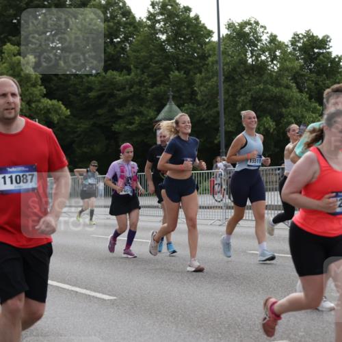 29.06.2025 - hella hamburg halbmarathon Jannik Wohlers http://msf.ph/oto/8303543 29.06.2025 10:37:28 Lombardsbrücke 1475, 1578, 1799, 1985, 2853, 3230, 3246, 3880, 5139, 5522, 5875, 6243, 6362, 6697, 7244, 7321, 7350, 7696, 8985, 9247, 9288, 9895, 10025, 10159, 10836, 11087, 11152, 11164, 11421, 11456, 11457, 11479, 11543, 11882, 12242, 12254, 13650, 14018, 15002, 15329, 15418, 15511, 16211, 16220, 16360, 17389, 17793, 17798, 18317, 18319, 18572, 18937 meine-sportfotos.de