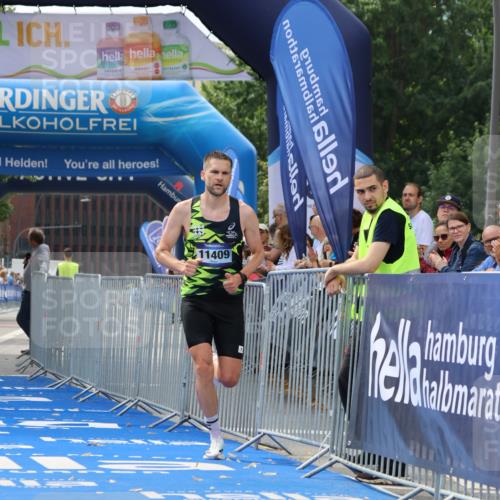 29.06.2025 - hella hamburg halbmarathon Strokosch-Dieckow http://msf.ph/oto/8303576 29.06.2025 10:16:17 Ziel 11409 meine-sportfotos.de