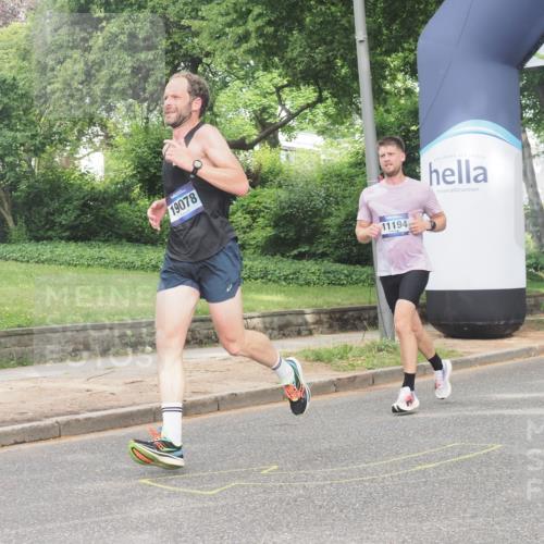 29.06.2025 - hella hamburg halbmarathon KatJ http://msf.ph/oto/8303578 29.06.2025 10:14:14 Zwischen KM18-KM19  meine-sportfotos.de