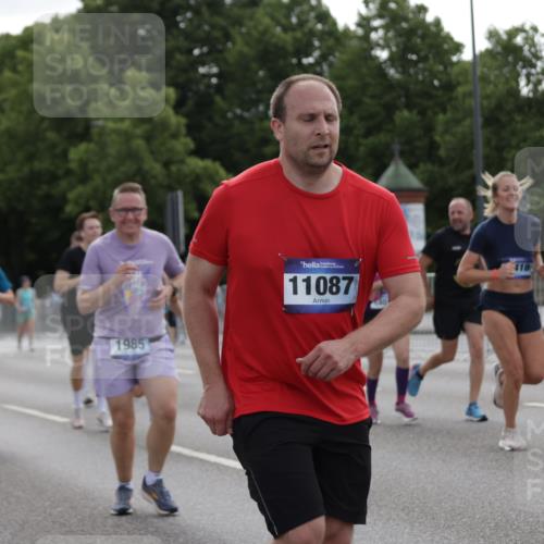 29.06.2025 - hella hamburg halbmarathon Jannik Wohlers http://msf.ph/oto/8303582 29.06.2025 10:37:29 Lombardsbrücke 1475, 1578, 1799, 1985, 2853, 3230, 3246, 3880, 5139, 5522, 6243, 6362, 6697, 7244, 7321, 7350, 7696, 8198, 8199, 8985, 9247, 9288, 9895, 10025, 10159, 10836, 11087, 11152, 11164, 11421, 11456, 11457, 11479, 11543, 11882, 12242, 12254, 12997, 13650, 14018, 15002, 15329, 15418, 15511, 15762, 16211, 16220, 16360, 17389, 17793, 18317, 18319, 18572, 18937 meine-sportfotos.de