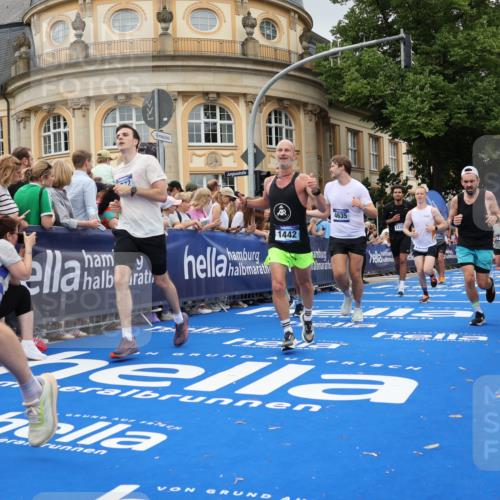 29.06.2025 - hella hamburg halbmarathon Strokosch-Dieckow http://msf.ph/oto/8303777 29.06.2025 10:54:24 Ziel 1267, 1442, 3426, 3794, 4635, 4868, 6511, 6512, 7129, 8772, 8798, 11009, 11430, 11797, 11799, 12321, 12362, 12607, 13289, 13803, 15146, 15946, 16327, 16574, 16750, 16879, 17698, 18268, 19067 meine-sportfotos.de