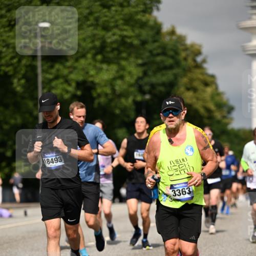 29.06.2025 - hella hamburg halbmarathon Dr. Thomas Lammeyer http://msf.ph/oto/8303878 29.06.2025 10:16:33 Kennedybrücke 1610, 1785, 1851, 2531, 2942, 2963, 2964, 3363, 4453, 4532, 5150, 5166, 6822, 7014, 7907, 8398, 8405, 8917, 8971, 9428, 9705, 10067, 10402, 10409, 10685, 11025 meine-sportfotos.de