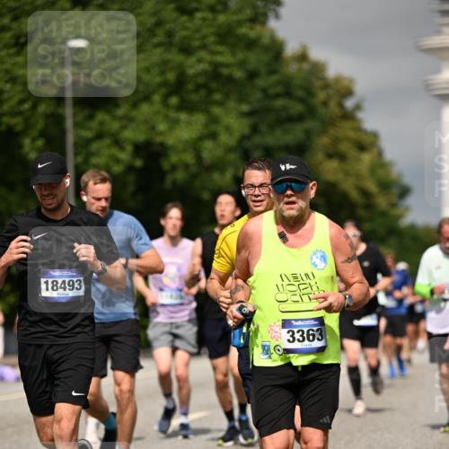 29.06.2025 - hella hamburg halbmarathon Dr. Thomas Lammeyer http://msf.ph/oto/8304046 29.06.2025 10:16:34 Kennedybrücke 1610, 1785, 1851, 2531, 2942, 2963, 2964, 3360, 3363, 4532, 5150, 5166, 7014, 7907, 8398, 8405, 8917, 8971, 9428, 9705, 10067, 10402, 10409, 10685, 11025 meine-sportfotos.de