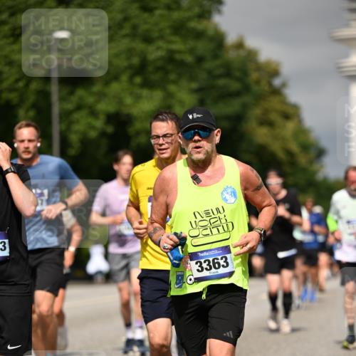 29.06.2025 - hella hamburg halbmarathon Dr. Thomas Lammeyer http://msf.ph/oto/8304083 29.06.2025 10:16:34 Kennedybrücke 1610, 1785, 1851, 2531, 2942, 2963, 2964, 3360, 3363, 4532, 5150, 5166, 7014, 7907, 8398, 8405, 8917, 8971, 9428, 9705, 10067, 10402, 10409, 10685, 11025 meine-sportfotos.de