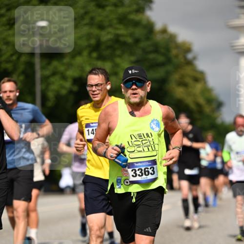 29.06.2025 - hella hamburg halbmarathon Dr. Thomas Lammeyer http://msf.ph/oto/8304101 29.06.2025 10:16:34 Kennedybrücke 1610, 1785, 1851, 2531, 2942, 2963, 2964, 3360, 3363, 4532, 5150, 5166, 7014, 7907, 8398, 8405, 8917, 8971, 9428, 9705, 10067, 10402, 10409, 10685, 11025 meine-sportfotos.de
