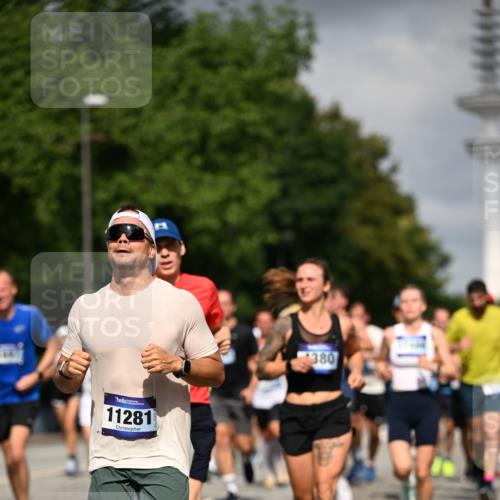 29.06.2025 - hella hamburg halbmarathon Dr. Thomas Lammeyer http://msf.ph/oto/8304155 29.06.2025 09:54:14 Kennedybrücke 1209, 1358, 1697, 1882, 2546, 2675, 3626, 4205, 4229, 4380, 4893, 5026, 5472, 5506, 5508, 5745, 5752, 5916, 6080, 6429, 6686, 6687, 7026, 7110, 8091, 8574, 8958, 9365, 10064, 10783, 11281, 11284, 11305 meine-sportfotos.de