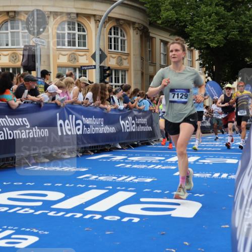 29.06.2025 - hella hamburg halbmarathon Strokosch-Dieckow http://msf.ph/oto/8304175 29.06.2025 10:54:28 Ziel 1442, 2474, 3426, 3794, 4635, 4868, 5259, 6511, 6512, 7129, 8772, 8798, 10040, 10368, 10376, 11009, 11797, 11799, 12321, 12362, 12607, 15146, 16327, 19067 meine-sportfotos.de