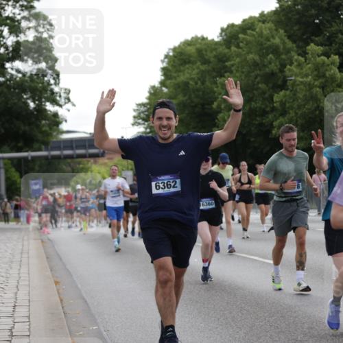 29.06.2025 - hella hamburg halbmarathon Jannik Wohlers http://msf.ph/oto/8304181 29.06.2025 10:37:31 Lombardsbrücke 1475, 1578, 1799, 1985, 2786, 3246, 3880, 4921, 5139, 5522, 6362, 6697, 7244, 7321, 7350, 7629, 7696, 8198, 8199, 8985, 9247, 9288, 9350, 9895, 10025, 10159, 10836, 11087, 11152, 11164, 11421, 11456, 11457, 11479, 11543, 11882, 12242, 12997, 13650, 14018, 15002, 15329, 15418, 15511, 15562, 15762, 16211, 16220, 16360, 17389, 18317, 18319, 18572, 18937 meine-sportfotos.de