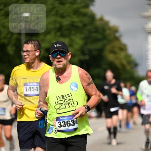 29.06.2025 - hella hamburg halbmarathon Dr. Thomas Lammeyer http://msf.ph/oto/8304186 29.06.2025 10:16:35 Kennedybrücke 1610, 1785, 2531, 2942, 2963, 2964, 3360, 3363, 4532, 5150, 7014, 7907, 8398, 8405, 8917, 8971, 9428, 9705, 10067, 10402, 10409, 10685, 11025 meine-sportfotos.de
