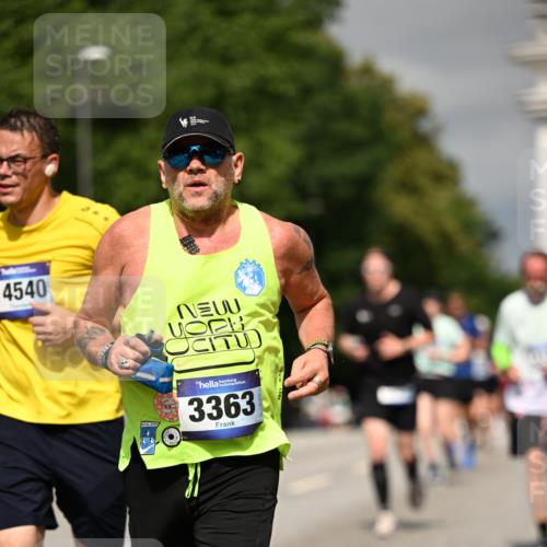 29.06.2025 - hella hamburg halbmarathon Dr. Thomas Lammeyer http://msf.ph/oto/8304229 29.06.2025 10:16:35 Kennedybrücke 1610, 1785, 2531, 2942, 2963, 2964, 3360, 3363, 4532, 5150, 7014, 7907, 8398, 8405, 8917, 8971, 9428, 9705, 10067, 10402, 10409, 10685, 11025 meine-sportfotos.de