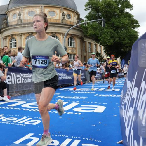 29.06.2025 - hella hamburg halbmarathon Strokosch-Dieckow http://msf.ph/oto/8304250 29.06.2025 10:54:29 Ziel 1442, 2474, 3426, 3794, 4635, 4868, 5259, 6511, 7129, 8772, 8798, 9012, 10040, 10368, 10376, 11009, 11797, 11799, 12321, 12362, 12607, 15146, 16327, 19067 meine-sportfotos.de