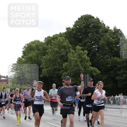29.06.2025 - hella hamburg halbmarathon Jannik Wohlers http://msf.ph/oto/8304268 29.06.2025 10:37:37 Lombardsbrücke 1394, 1578, 1799, 1901, 1985, 2786, 3246, 3880, 4414, 4921, 5139, 5713, 6199, 6362, 6697, 7118, 7165, 7244, 7552, 7629, 7696, 8198, 8199, 8539, 8615, 8696, 8985, 9350, 9391, 10025, 10836, 11087, 11152, 11164, 11421, 11456, 11457, 11479, 11543, 12573, 12892, 12997, 13103, 13442, 14018, 14163, 15002, 15329, 15355, 15418, 15511, 15562, 15762, 16211, 16220, 16360, 16658, 16876, 17053, 17389, 18572, 18592, 18937 meine-sportfotos.de