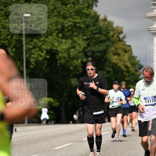 29.06.2025 - hella hamburg halbmarathon Dr. Thomas Lammeyer http://msf.ph/oto/8304354 29.06.2025 10:16:36 Kennedybrücke 1610, 1785, 2531, 2942, 3360, 3363, 4532, 5150, 7014, 7907, 8398, 8405, 8917, 8971, 9428, 9705, 10067, 10402, 10409, 10685, 11025 meine-sportfotos.de