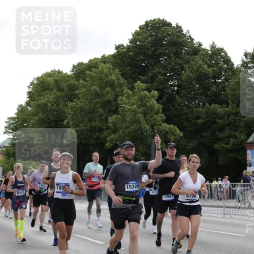 29.06.2025 - hella hamburg halbmarathon Jannik Wohlers http://msf.ph/oto/8304357 29.06.2025 10:37:38 Lombardsbrücke 1196, 1394, 1578, 1799, 1901, 1966, 1985, 2786, 3246, 3880, 4414, 4921, 5139, 5713, 6199, 6362, 6697, 7118, 7165, 7244, 7552, 7629, 7696, 7914, 8198, 8199, 8539, 8615, 8696, 8985, 9350, 9391, 10025, 10836, 11087, 11152, 11164, 11421, 11456, 11457, 11479, 11543, 12573, 12892, 12997, 13103, 13442, 14018, 14163, 15002, 15329, 15355, 15418, 15511, 15562, 15762, 16211, 16220, 16360, 16658, 16876, 17053, 17389, 18572, 18592, 18937 meine-sportfotos.de