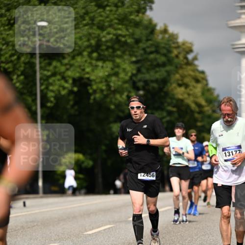 29.06.2025 - hella hamburg halbmarathon Dr. Thomas Lammeyer http://msf.ph/oto/8304375 29.06.2025 10:16:37 Kennedybrücke 1610, 1785, 2531, 2942, 3360, 3363, 4532, 5150, 6489, 7014, 7907, 8398, 8405, 8917, 9428, 9705, 10067, 10402, 10409, 11025 meine-sportfotos.de