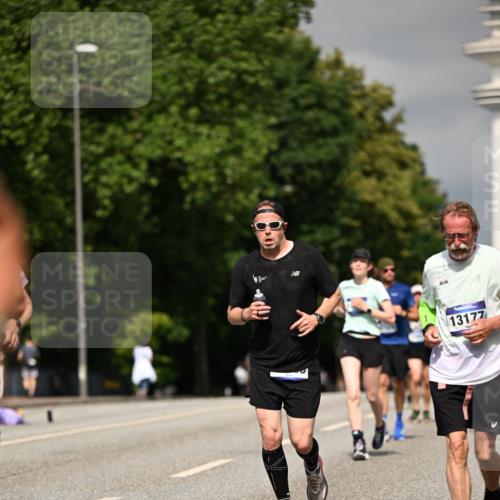 29.06.2025 - hella hamburg halbmarathon Dr. Thomas Lammeyer http://msf.ph/oto/8304394 29.06.2025 10:16:37 Kennedybrücke 1610, 1785, 2531, 2942, 3360, 3363, 4532, 5150, 6489, 7014, 7907, 8398, 8405, 8917, 9428, 9705, 10067, 10402, 10409, 11025 meine-sportfotos.de