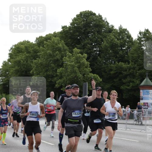 29.06.2025 - hella hamburg halbmarathon Jannik Wohlers http://msf.ph/oto/8304467 29.06.2025 10:37:38 Lombardsbrücke 1196, 1394, 1578, 1799, 1901, 1966, 1985, 2786, 3246, 3880, 4414, 4921, 5139, 5713, 6199, 6362, 6697, 7118, 7165, 7244, 7552, 7629, 7696, 7914, 8198, 8199, 8539, 8615, 8696, 8985, 9350, 9391, 10025, 10836, 11087, 11152, 11164, 11421, 11456, 11457, 11479, 11543, 12573, 12892, 12997, 13103, 13442, 14018, 14163, 15002, 15329, 15355, 15418, 15511, 15562, 15762, 16211, 16220, 16360, 16658, 16876, 17053, 17389, 18572, 18592, 18937 meine-sportfotos.de