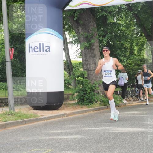 29.06.2025 - hella hamburg halbmarathon KatJ http://msf.ph/oto/8304510 29.06.2025 10:14:20 Zwischen KM18-KM19 5301 meine-sportfotos.de