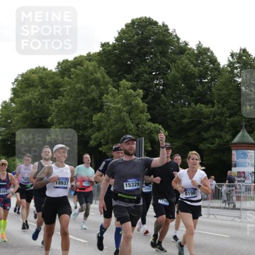29.06.2025 - hella hamburg halbmarathon Jannik Wohlers http://msf.ph/oto/8304516 29.06.2025 10:37:38 Lombardsbrücke 1196, 1394, 1578, 1799, 1901, 1966, 1985, 2786, 3246, 3880, 4414, 4921, 5139, 5713, 6199, 6362, 6697, 7118, 7165, 7244, 7552, 7629, 7696, 7914, 8198, 8199, 8539, 8615, 8696, 8985, 9350, 9391, 10025, 10836, 11087, 11152, 11164, 11421, 11456, 11457, 11479, 11543, 12573, 12892, 12997, 13103, 13442, 14018, 14163, 15002, 15329, 15355, 15418, 15511, 15562, 15762, 16211, 16220, 16360, 16658, 16876, 17053, 17389, 18572, 18592, 18937 meine-sportfotos.de