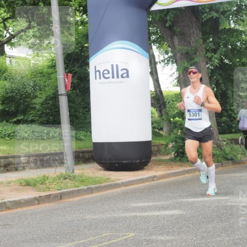 29.06.2025 - hella hamburg halbmarathon KatJ http://msf.ph/oto/8304550 29.06.2025 10:14:20 Zwischen KM18-KM19 5301 meine-sportfotos.de