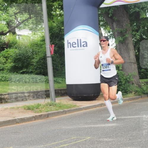 29.06.2025 - hella hamburg halbmarathon KatJ http://msf.ph/oto/8304606 29.06.2025 10:14:21 Zwischen KM18-KM19 5301 meine-sportfotos.de