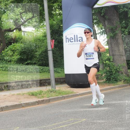 29.06.2025 - hella hamburg halbmarathon KatJ http://msf.ph/oto/8304627 29.06.2025 10:14:21 Zwischen KM18-KM19 5301 meine-sportfotos.de