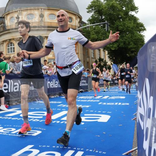 29.06.2025 - hella hamburg halbmarathon Strokosch-Dieckow http://msf.ph/oto/8304635 29.06.2025 10:54:38 Ziel 1125, 1496, 2474, 2561, 3310, 5259, 6587, 7478, 8449, 8798, 9012, 9227, 10040, 10368, 10376, 12186, 12489, 12607, 13147, 14239, 15389, 15408, 15584, 17231, 17765, 19000 meine-sportfotos.de