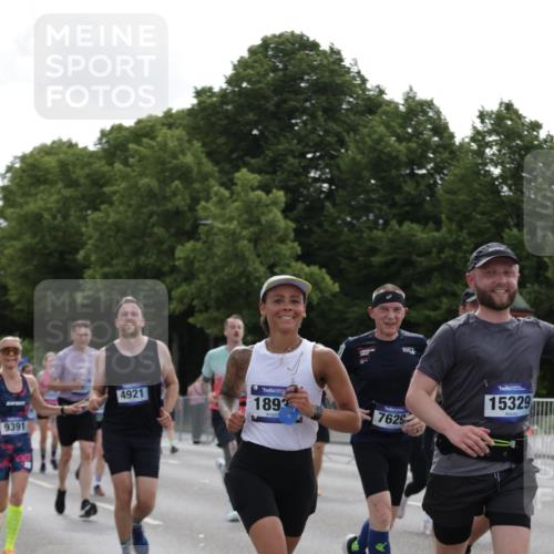 29.06.2025 - hella hamburg halbmarathon Jannik Wohlers http://msf.ph/oto/8304695 29.06.2025 10:37:39 Lombardsbrücke 1196, 1394, 1578, 1799, 1901, 1966, 1985, 2786, 3242, 3880, 4414, 4921, 5713, 6199, 6362, 6697, 7118, 7165, 7244, 7552, 7629, 7696, 7914, 8198, 8199, 8539, 8615, 8696, 8985, 9350, 9391, 10025, 10836, 11152, 11164, 11421, 11456, 11457, 11479, 11543, 12573, 12892, 12997, 13103, 13442, 14018, 14163, 15002, 15329, 15355, 15418, 15511, 15562, 15762, 16211, 16220, 16360, 16658, 16876, 17053, 17389, 18572, 18592, 18937 meine-sportfotos.de