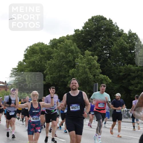 29.06.2025 - hella hamburg halbmarathon Jannik Wohlers http://msf.ph/oto/8304757 29.06.2025 10:37:40 Lombardsbrücke 1196, 1394, 1578, 1799, 1901, 1966, 1985, 2786, 3242, 3716, 3880, 4414, 4921, 5300, 5713, 6199, 6362, 6697, 7118, 7165, 7244, 7552, 7629, 7696, 7914, 8198, 8199, 8539, 8615, 8696, 9350, 9391, 10025, 11152, 11164, 11421, 11456, 11457, 11479, 11543, 12573, 12892, 12997, 13103, 13442, 14018, 14163, 15002, 15329, 15355, 15417, 15418, 15511, 15562, 15762, 16211, 16220, 16360, 16658, 16876, 17053, 17389, 18572, 18592, 18937 meine-sportfotos.de