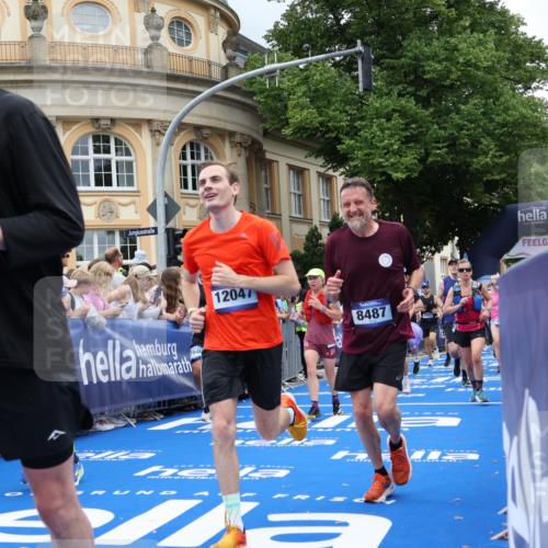29.06.2025 - hella hamburg halbmarathon Strokosch-Dieckow http://msf.ph/oto/8304810 29.06.2025 10:55:24 Ziel 1130, 2252, 2771, 4189, 4951, 5287, 5319, 5643, 6591, 6723, 6938, 8487, 11184, 12526, 12584, 13234, 13236, 13267, 13470, 14036, 14592, 16213, 16334, 16609, 16985, 17603, 17940, 18290, 18380, 18531 meine-sportfotos.de