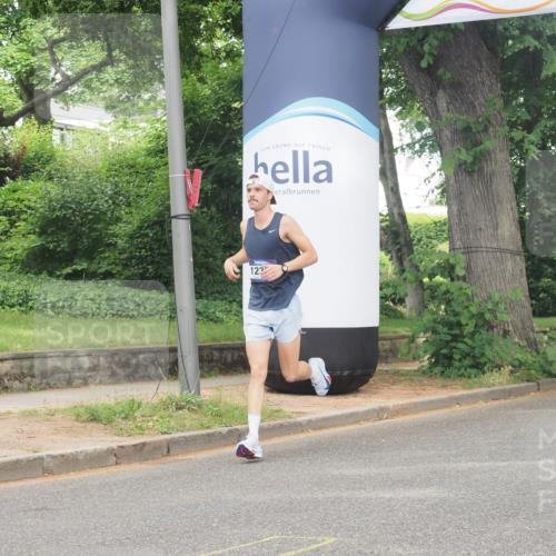 29.06.2025 - hella hamburg halbmarathon KatJ http://msf.ph/oto/8304826 29.06.2025 10:14:23 Zwischen KM18-KM19 5301 meine-sportfotos.de