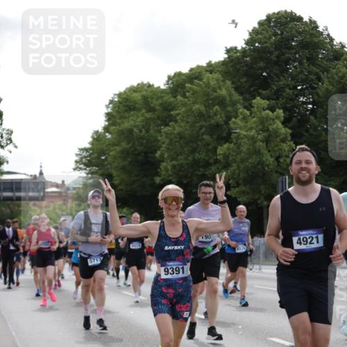 29.06.2025 - hella hamburg halbmarathon Jannik Wohlers http://msf.ph/oto/8304891 29.06.2025 10:37:40 Lombardsbrücke 1196, 1394, 1578, 1799, 1901, 1966, 1985, 2786, 3242, 3716, 3880, 4414, 4921, 5300, 5713, 6199, 6362, 6697, 7118, 7165, 7244, 7552, 7629, 7696, 7914, 8198, 8199, 8539, 8615, 8696, 9350, 9391, 10025, 11152, 11164, 11421, 11456, 11457, 11479, 11543, 12573, 12892, 12997, 13103, 13442, 14018, 14163, 15002, 15329, 15355, 15417, 15418, 15511, 15562, 15762, 16211, 16220, 16360, 16658, 16876, 17053, 17389, 18572, 18592, 18937 meine-sportfotos.de