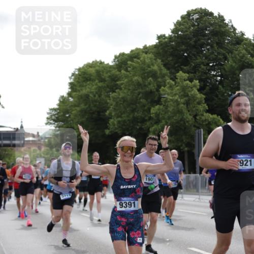 29.06.2025 - hella hamburg halbmarathon Jannik Wohlers http://msf.ph/oto/8304992 29.06.2025 10:37:41 Lombardsbrücke 1196, 1394, 1578, 1742, 1799, 1901, 1966, 2786, 3242, 3716, 3880, 4414, 4921, 5300, 5713, 6199, 6362, 6697, 6930, 7118, 7165, 7244, 7552, 7629, 7696, 7914, 8198, 8199, 8539, 8615, 8696, 9350, 9391, 10025, 11152, 11164, 11421, 11456, 11457, 11479, 11543, 12573, 12892, 12997, 13103, 13442, 14018, 14163, 15002, 15329, 15355, 15417, 15418, 15511, 15562, 15762, 16211, 16220, 16360, 16658, 16876, 17053, 18572, 18592, 18937 meine-sportfotos.de