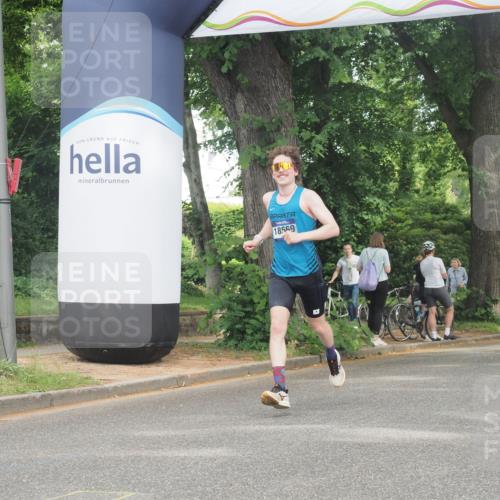 29.06.2025 - hella hamburg halbmarathon KatJ http://msf.ph/oto/8305111 29.06.2025 10:14:24 Zwischen KM18-KM19 5301 meine-sportfotos.de