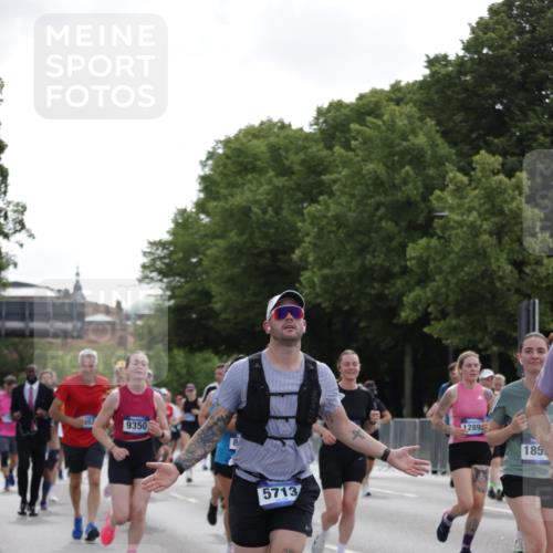 29.06.2025 - hella hamburg halbmarathon Jannik Wohlers http://msf.ph/oto/8305137 29.06.2025 10:37:42 Lombardsbrücke 1196, 1394, 1578, 1742, 1901, 1966, 2786, 3242, 3716, 3880, 4414, 4921, 5300, 5713, 6199, 6200, 6362, 6697, 6930, 7118, 7165, 7244, 7552, 7629, 7696, 7914, 8198, 8199, 8539, 8615, 8696, 9350, 9391, 10025, 10584, 11152, 11164, 11421, 11456, 11457, 11479, 12573, 12892, 12997, 13103, 13442, 14016, 14163, 15002, 15329, 15355, 15417, 15562, 15762, 16211, 16220, 16360, 16658, 16876, 17053, 18572, 18592, 18937 meine-sportfotos.de