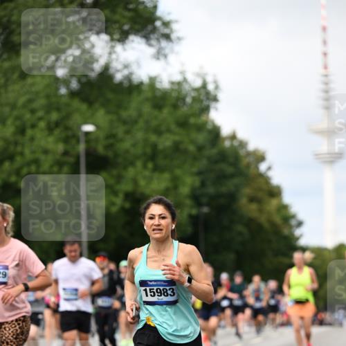29.06.2025 - hella hamburg halbmarathon Dr. Thomas Lammeyer http://msf.ph/oto/8305173 29.06.2025 10:38:06 Kennedybrücke 1189, 1275, 1764, 1896, 2038, 2276, 2464, 2526, 2933, 3264, 3340, 3345, 3848, 4445, 4449, 4807, 4824, 4826, 5096, 5141, 5557, 5561, 5566, 5569, 5691, 5821, 5822, 5887, 6364, 6515, 6516, 6956, 7027, 7565, 7633, 7653, 7982, 8157, 8277, 8349, 8375, 8377, 8383, 8401, 8620, 9258, 9438, 9875, 9995, 10048, 10071, 10561, 10564, 10800, 11111, 11229, 11237, 11338 meine-sportfotos.de