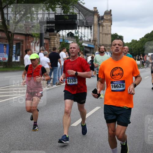 29.06.2025 - hella hamburg halbmarathon Yannick Fuchs http://msf.ph/oto/8305178 29.06.2025 10:50:13 20KM 1130, 1877, 2083, 2378, 2982, 3042, 3048, 4152, 4594, 4813, 5287, 5465, 5570, 5721, 5744, 6759, 7037, 7547, 7646, 8311, 8330, 8863, 8968, 8996, 9246, 9622, 9903, 10084, 10093, 10665, 11143, 11309, 11554, 11638, 11870, 12515, 12858, 13691, 14363, 14461, 14588, 14867, 15134, 15407, 16008, 16009, 16043, 16121, 16434, 16620, 16625, 16679, 17268, 17468, 17660, 17993, 18117, 18125, 18531, 18634, 18867, 18966 meine-sportfotos.de