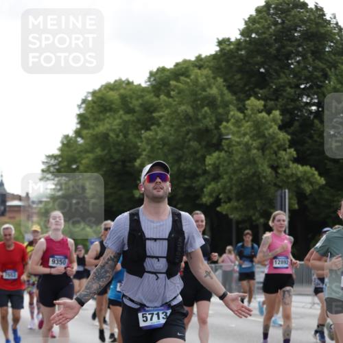 29.06.2025 - hella hamburg halbmarathon Jannik Wohlers http://msf.ph/oto/8305191 29.06.2025 10:37:43 Lombardsbrücke 1196, 1394, 1457, 1578, 1742, 1901, 1966, 2786, 3242, 3716, 3880, 4414, 4921, 5300, 5713, 6199, 6200, 6697, 6751, 6930, 7118, 7165, 7244, 7552, 7629, 7914, 8198, 8199, 8539, 8615, 8696, 9350, 9391, 10025, 10584, 11152, 11421, 11456, 11457, 11479, 12573, 12892, 12997, 13103, 13442, 14016, 14163, 15329, 15355, 15417, 15562, 15762, 16061, 16211, 16220, 16360, 16658, 16876, 17053, 18572, 18592, 18937 meine-sportfotos.de