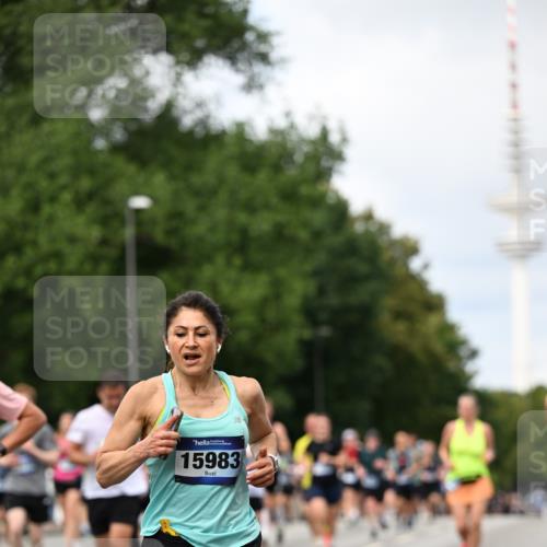 29.06.2025 - hella hamburg halbmarathon Dr. Thomas Lammeyer http://msf.ph/oto/8305235 29.06.2025 10:38:07 Kennedybrücke 1189, 1275, 1764, 1896, 2038, 2276, 2464, 2526, 2933, 3264, 3340, 3345, 3848, 4445, 4807, 4824, 4826, 5096, 5141, 5557, 5561, 5566, 5569, 5691, 5821, 5822, 5887, 6364, 6515, 6516, 6574, 6956, 7027, 7565, 7633, 7653, 7982, 8157, 8277, 8282, 8349, 8375, 8377, 8383, 8401, 8620, 9258, 9438, 9875, 9995, 10007, 10048, 10071, 10561, 10564, 10800, 11111, 11229, 11237, 11338 meine-sportfotos.de