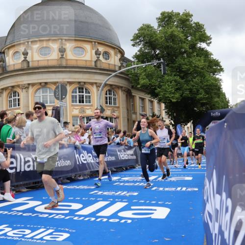 29.06.2025 - hella hamburg halbmarathon Strokosch-Dieckow http://msf.ph/oto/8305267 29.06.2025 10:55:36 Ziel 1120, 1143, 1834, 2955, 2982, 3037, 4897, 6924, 8255, 8573, 8618, 10212, 11039, 11554, 11568, 12196, 12483, 12515, 12544, 12584, 13267, 14036, 14592, 14909, 15896, 16110, 16334, 17615, 18064, 18190 meine-sportfotos.de