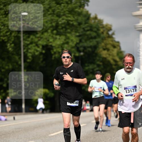29.06.2025 - hella hamburg halbmarathon Dr. Thomas Lammeyer http://msf.ph/oto/8305274 29.06.2025 10:16:37 Kennedybrücke 1610, 1785, 2531, 2942, 3360, 3363, 4532, 5150, 6489, 7014, 7907, 8398, 8405, 8917, 9428, 9705, 10067, 10402, 10409, 11025 meine-sportfotos.de