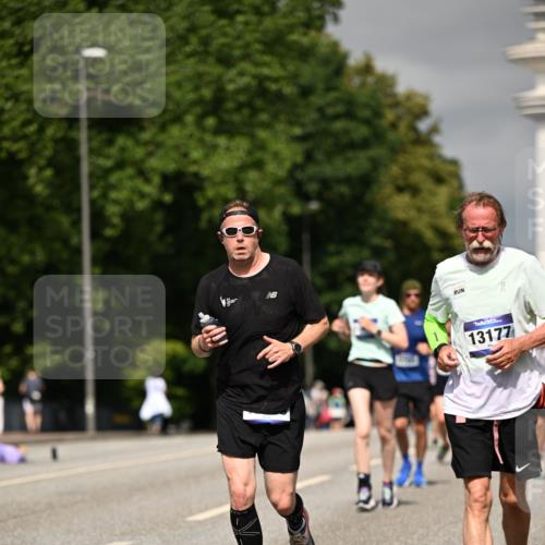 29.06.2025 - hella hamburg halbmarathon Dr. Thomas Lammeyer http://msf.ph/oto/8305302 29.06.2025 10:16:37 Kennedybrücke 1610, 1785, 2531, 2942, 3360, 3363, 4532, 5150, 6489, 7014, 7907, 8398, 8405, 8917, 9428, 9705, 10067, 10402, 10409, 11025 meine-sportfotos.de