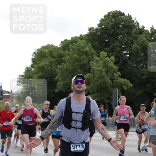29.06.2025 - hella hamburg halbmarathon Jannik Wohlers http://msf.ph/oto/8305323 29.06.2025 10:37:43 Lombardsbrücke 1196, 1394, 1457, 1578, 1742, 1901, 1966, 2786, 3242, 3716, 3880, 4414, 4921, 5300, 5713, 6199, 6200, 6697, 6751, 6930, 7118, 7165, 7244, 7552, 7629, 7914, 8198, 8199, 8539, 8615, 8696, 9350, 9391, 10025, 10584, 11152, 11421, 11456, 11457, 11479, 12573, 12892, 12997, 13103, 13442, 14016, 14163, 15329, 15355, 15417, 15562, 15762, 16061, 16211, 16220, 16360, 16658, 16876, 17053, 18572, 18592, 18937 meine-sportfotos.de