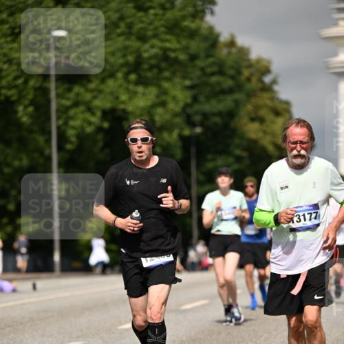 29.06.2025 - hella hamburg halbmarathon Dr. Thomas Lammeyer http://msf.ph/oto/8305329 29.06.2025 10:16:38 Kennedybrücke 1020, 1051, 2531, 2942, 3360, 3363, 4532, 5150, 6489, 7014, 7907, 8398, 8405, 8917, 9428, 9705, 10067, 10402, 10409, 11025 meine-sportfotos.de