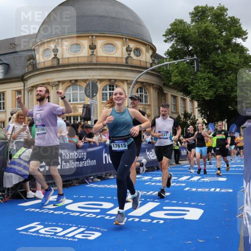 29.06.2025 - hella hamburg halbmarathon Strokosch-Dieckow http://msf.ph/oto/8305343 29.06.2025 10:55:37 Ziel 1120, 1143, 1834, 2955, 2982, 3037, 4897, 5021, 6924, 8255, 8573, 8618, 10212, 11039, 11554, 11568, 12196, 12483, 12515, 12544, 12584, 13267, 14036, 14365, 14592, 14909, 15896, 16110, 17615, 18064, 18190 meine-sportfotos.de
