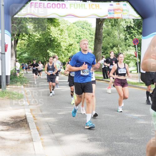 29.06.2025 - hella hamburg halbmarathon MichiJ http://msf.ph/oto/8305345 29.06.2025 10:35:18 Zwischen KM18-KM19 2284, 3213, 6630, 6716, 9262, 9497, 9538, 10122, 11518, 15333, 15808, 17451, 18104 meine-sportfotos.de