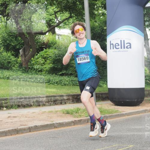 29.06.2025 - hella hamburg halbmarathon KatJ http://msf.ph/oto/8305347 29.06.2025 10:14:25 Zwischen KM18-KM19 5301 meine-sportfotos.de