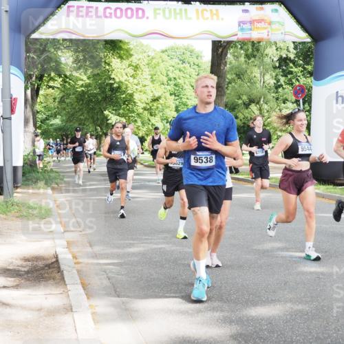 29.06.2025 - hella hamburg halbmarathon MichiJ http://msf.ph/oto/8305381 29.06.2025 10:35:18 Zwischen KM18-KM19 2284, 3213, 6630, 6716, 9262, 9497, 9538, 10122, 11518, 15333, 15808, 17451, 18104 meine-sportfotos.de