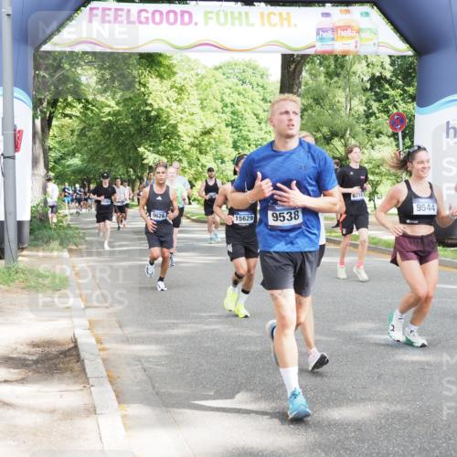 29.06.2025 - hella hamburg halbmarathon MichiJ http://msf.ph/oto/8305404 29.06.2025 10:35:18 Zwischen KM18-KM19 2284, 3213, 6630, 6716, 9262, 9497, 9538, 10122, 11518, 15333, 15808, 17451, 18104 meine-sportfotos.de